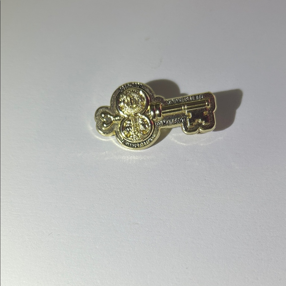 Gold Key Brooch Lions Club Member Pin